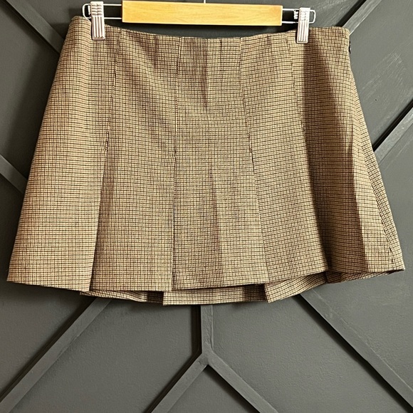 NWT Abercrombie & Fitch Tan Pleated A-Line Mini Skirt - Picture 2 of 2